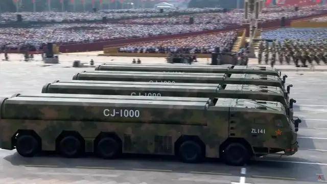 100式坦克<strong></p>
<p>聚查</strong>？红旗-29？东风-61？九三阅兵都有哪些亮点？