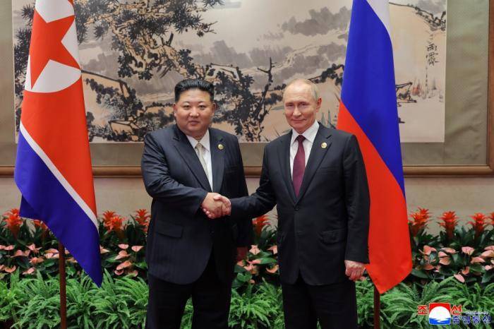金正恩普京北京会晤细节披露<strong></p>
<p>剧场</strong>，金正恩：将一如既往支持俄军