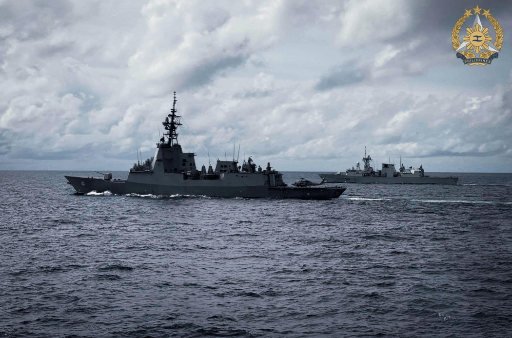 海峡爆发激烈对峙<strong></p>
<p>free价格</strong>，外军直升机冲向直十，下一刻却彻底老实了！