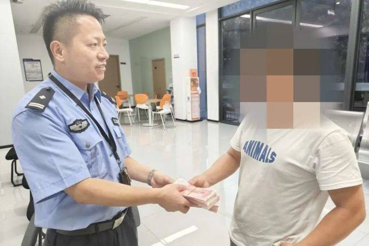 路边发现可疑包裹<strong></p>
<p>重庆蜂芒云虚拟币</strong>，一男子鬼鬼祟祟……民警打开后惊呆了