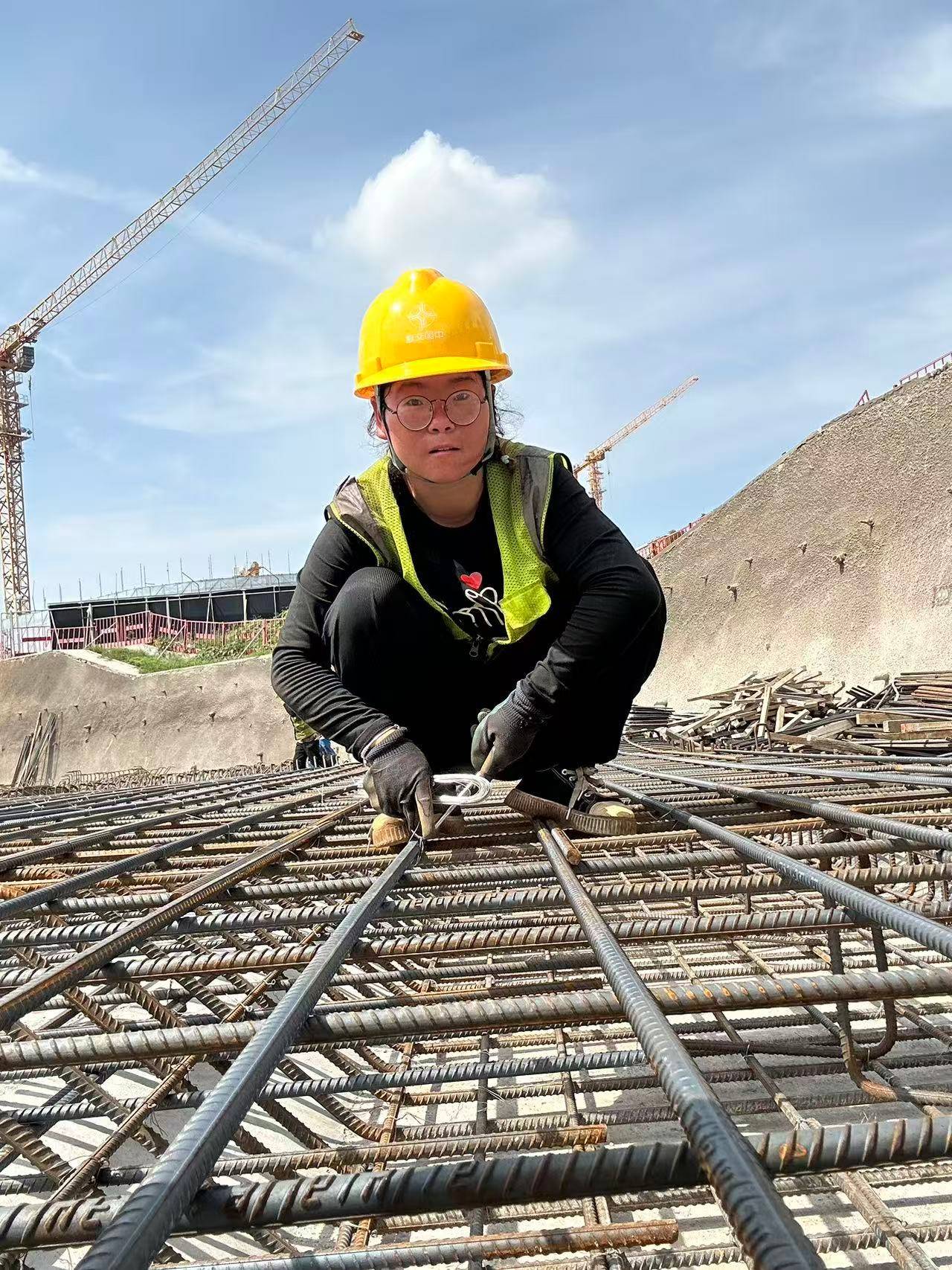 00后女孩工地绑钢筋5年成家里经济支柱：汗水流进眼睛特别疼<strong></p>
<p>虚拟币兑换通道</strong>，工友让我干轻松的活