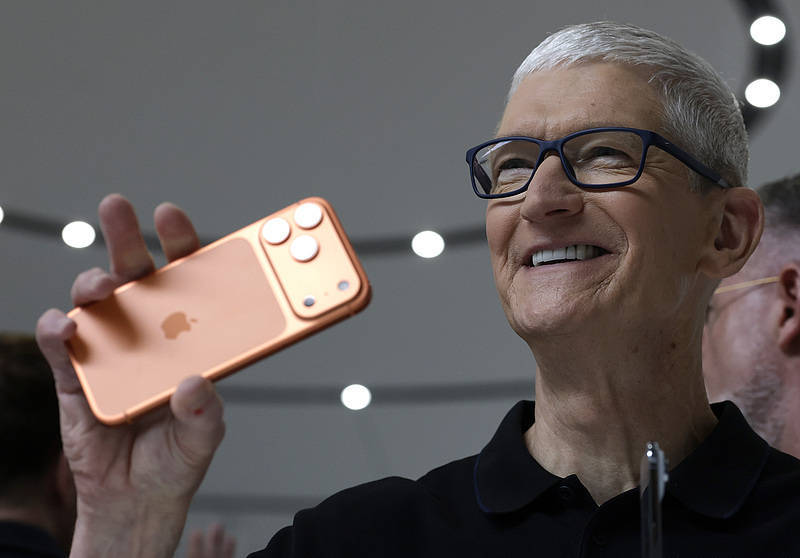 iPhone 17只是开始！苹果将陆续推出10款新品<strong></p>
<p>肖毅虚拟币交易</strong>，首款无显示屏智能眼镜也将亮相