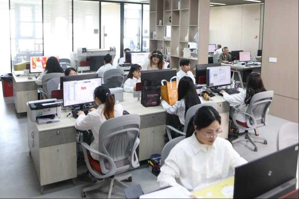 温州老板卖几毛钱小东西<strong></p>
<p>传奇</strong>，从4人团队干到年销过亿