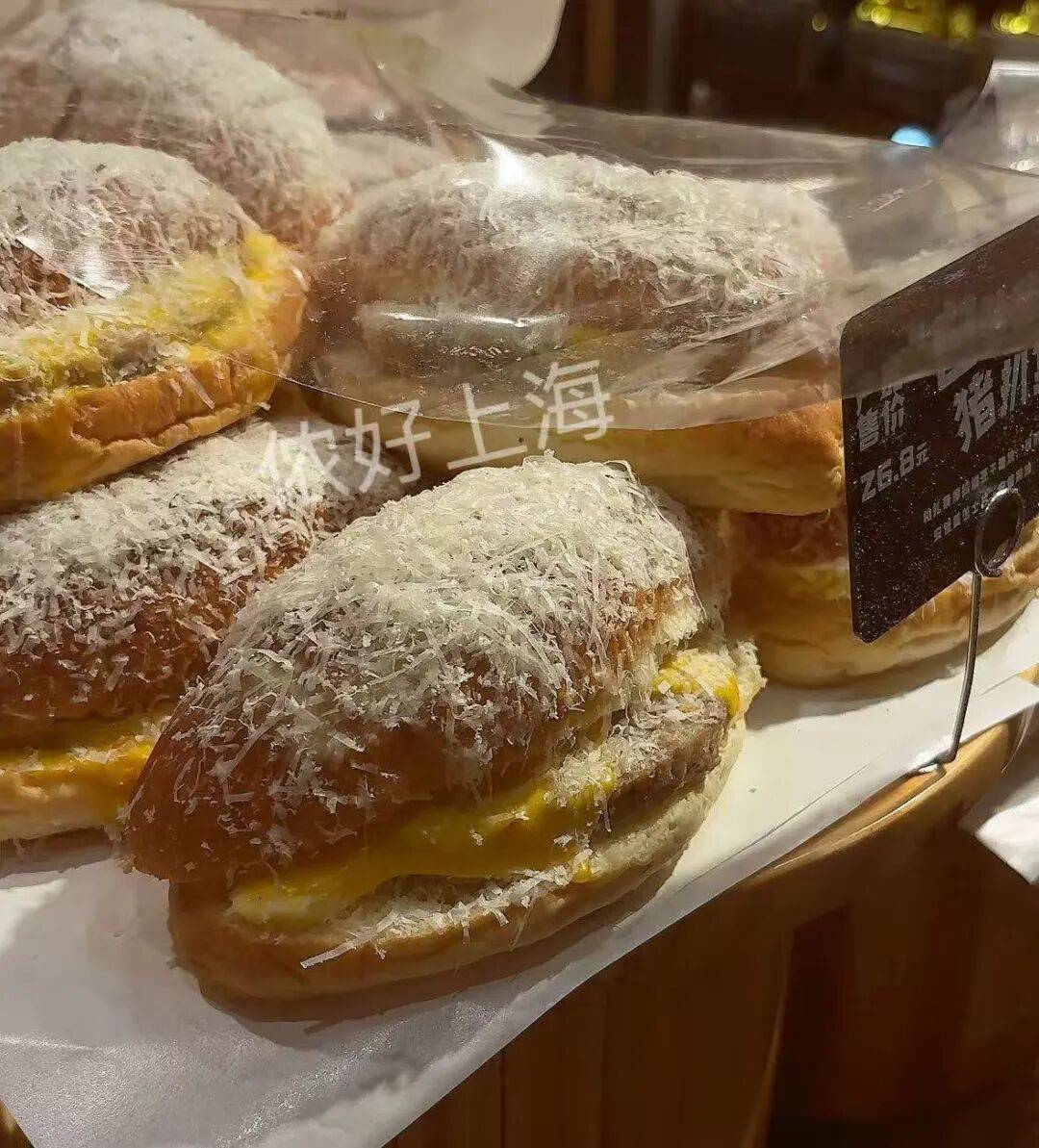 看着心疼<strong></p>
<p>传奇</strong>！上海网红店将没卖掉的面包整框扔了？网友吵翻