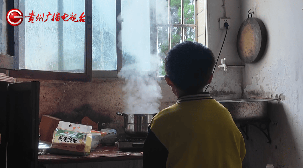 心酸！12岁男孩“独居”贵阳一安置房内<strong></p>
<p>虚拟币产生方法</strong>，父亲回应：迫于无奈，因为……