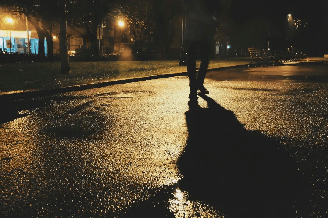 “躺赚百万”的诱惑<strong></p>
<p>世界最大虚拟币机</strong>，“职业背债人”如何成为金融黑灰产的一环？