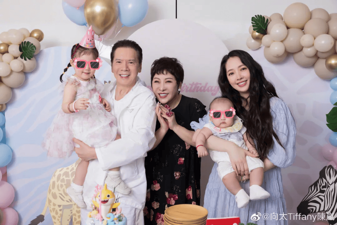 向太回应“向家破产”传闻：珠宝、豪宅都在<strong></p>
<p>虚拟贸币</strong>，还养着1000多名员工；向佐力挺：说话的人请有点底线