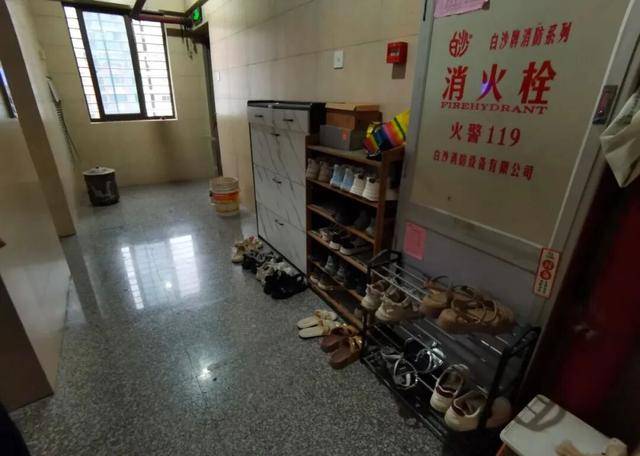 物业“不让门口放鞋子”<strong></p>
<p>虚拟贸币</strong>，门口放鞋柜违法吗？