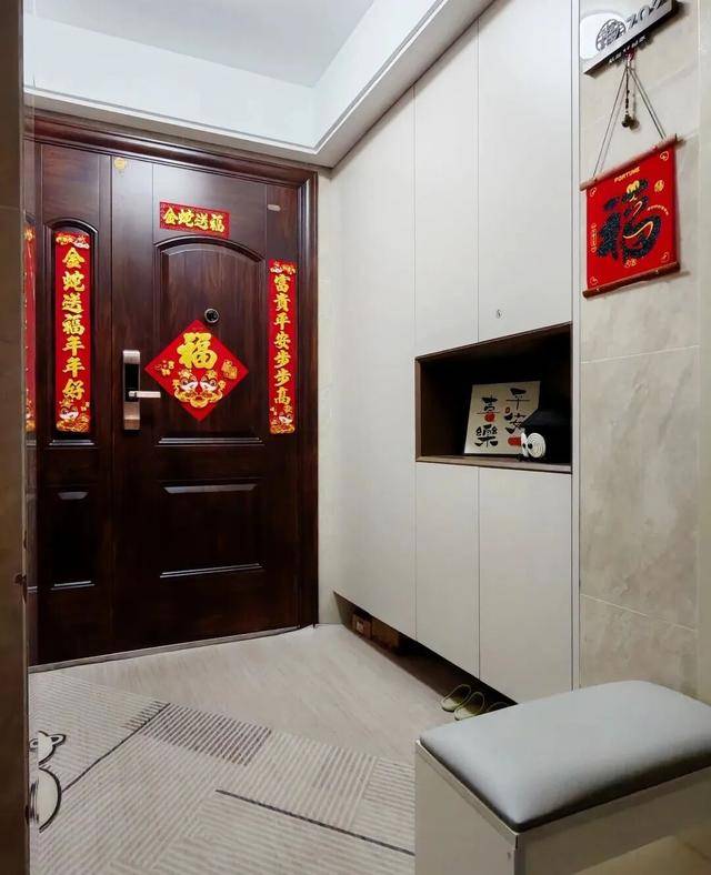 物业“不让门口放鞋子”<strong></p>
<p>虚拟贸币</strong>，门口放鞋柜违法吗？
