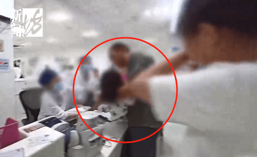 事发上海晚高峰！汹涌车流中<strong></p>
<p>高材生虚拟币案例</strong>，一男子绝望跳车，直奔民警而去……