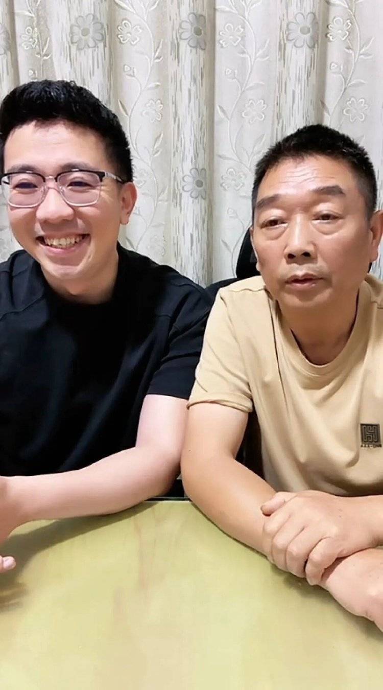 章莹颖男友国庆探望章父并协助直播<strong></p>
<p>u虚拟币</strong>，网友劝其早点结婚，本人回应