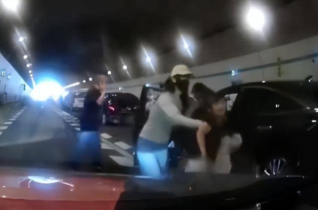 10岁男孩隧道内跪地拦车：哭得撕心裂肺<strong></p>
<p>私人挖虚拟币</strong>，求人救他妈妈