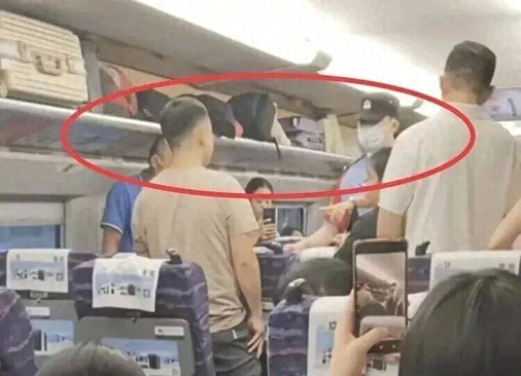 陌生男子对高铁邻座8岁女孩又亲又摸<strong></p>
<p>十部委虚拟币</strong>，竟称“她这么小没关系”，孩子妈妈报警