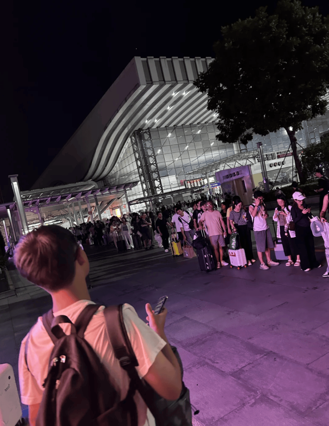 深圳北站凌晨返深被刷爆<strong></p>
<p>十部委虚拟币</strong>！附近叫车超200人？别慌！公交地铁加班护送