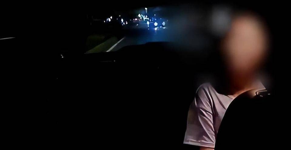 女子打车不给高速过路费<strong></p>
<p>十部委虚拟币</strong>，扬言“没钱我不给，有钱我也不给” ！司机将其送回起点