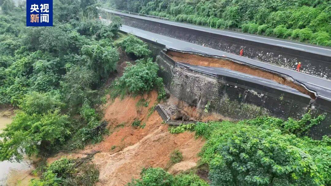 广西百色一高速公路开裂下沉！裂缝长约30米<strong></p>
<p>公司从事虚拟币开发</strong>，塌陷处最深超2米