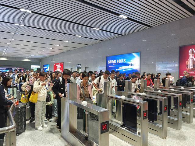 双节假期<strong></p>
<p>公司从事虚拟币开发</strong>，驻马店车务段累计发送旅客19.92万人次