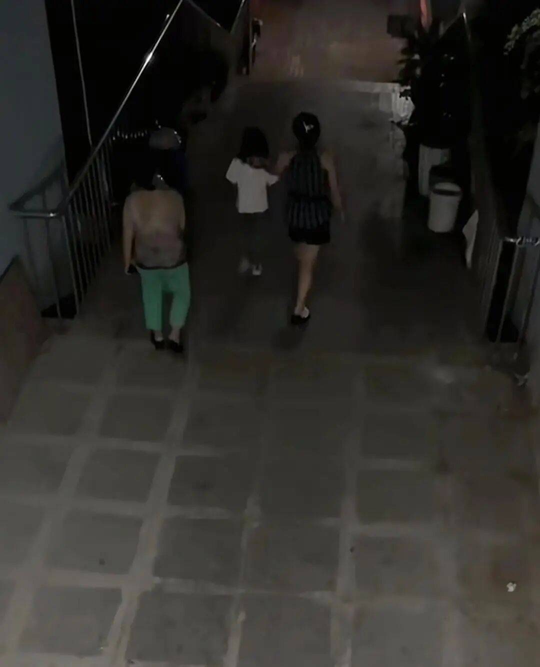 7岁女孩中秋节到同学家玩<strong></p>
<p>虚拟币挖矿</strong>，2天无人来接，警察上门发现，其单亲父亲已在家中离世……