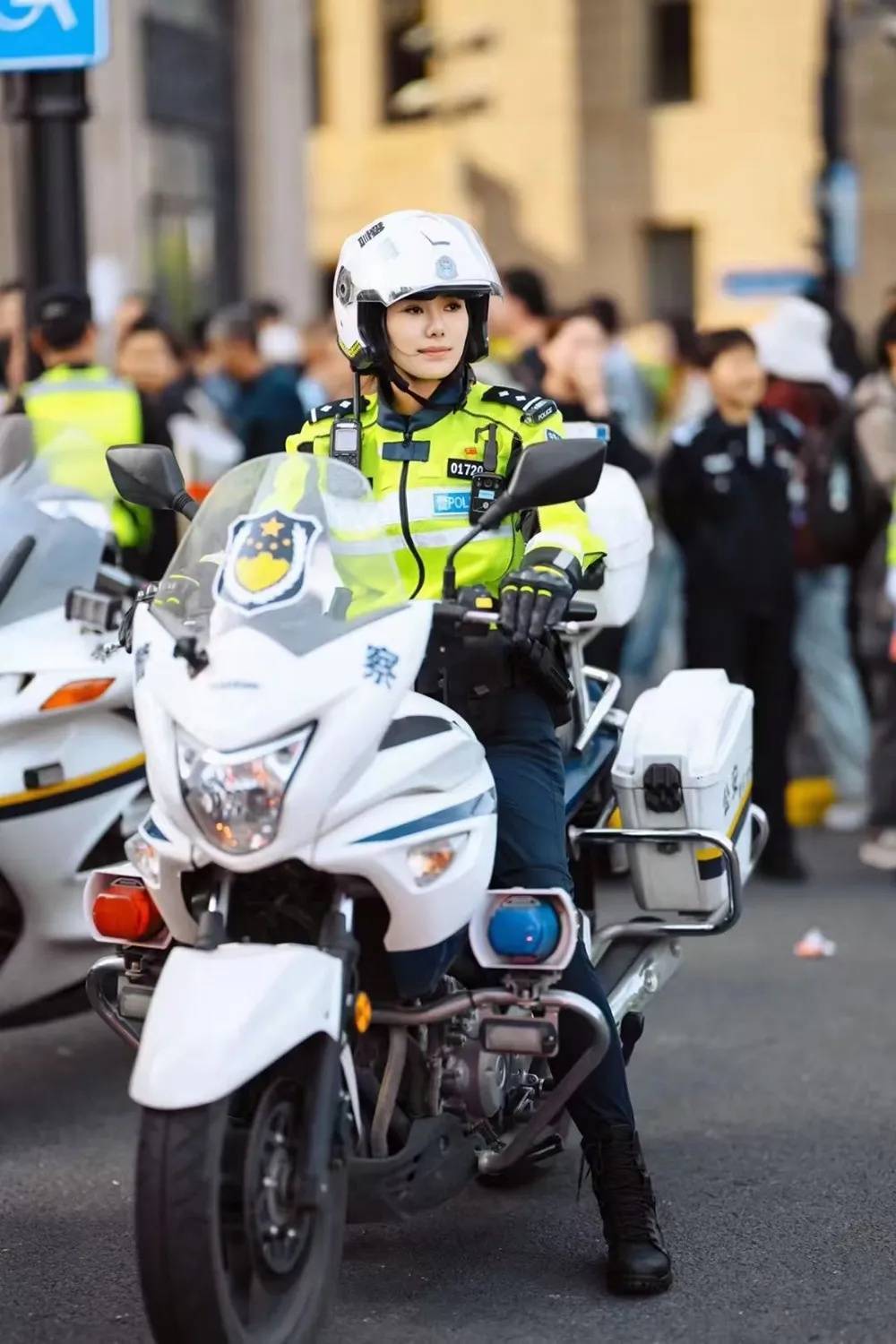上海外滩“最美女警”被盯上！为了拍她<strong></p>
<p>虚拟币奇迹币</strong>，有人连续蹲守几天