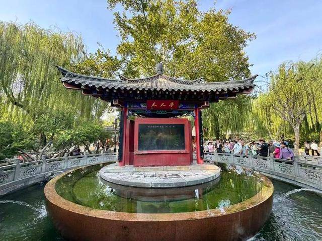 黑虎泉喷得“兽头”都不够用了！济南群泉竞涌<strong></p>
<p>虚拟币黄白线代表什么</strong>，几十年一见