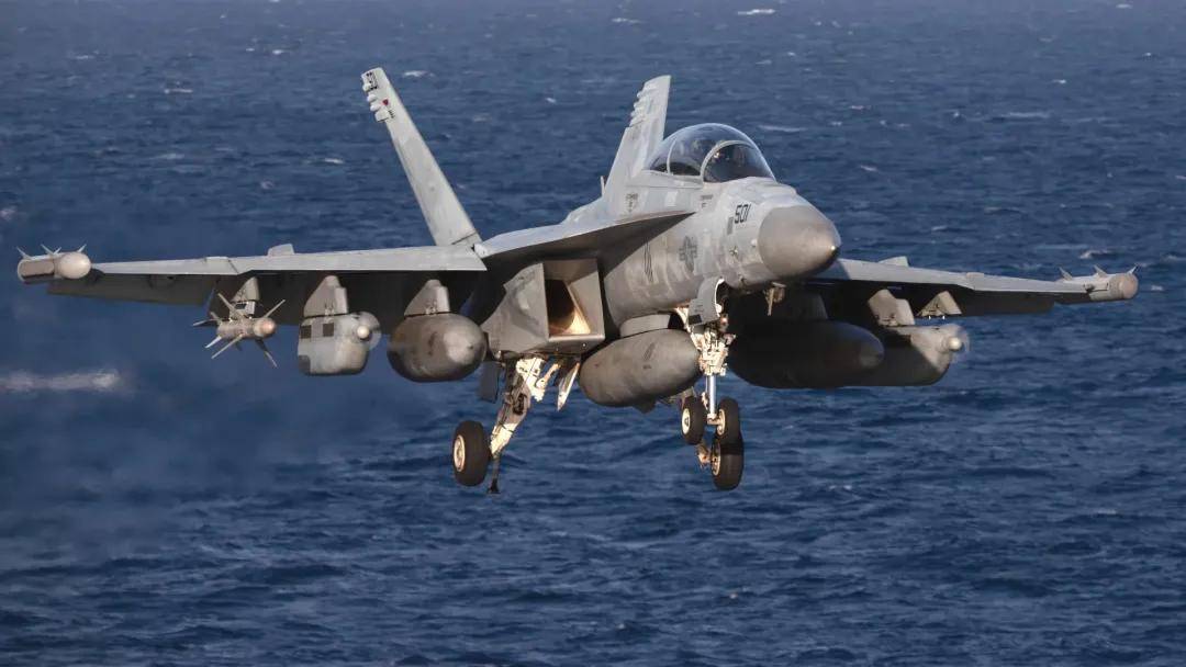 央视官宣:歼-16可挂载副油箱<strong></p>
<p>虚拟币黄白线代表什么</strong>!网友:航程加到7000公里有必要?