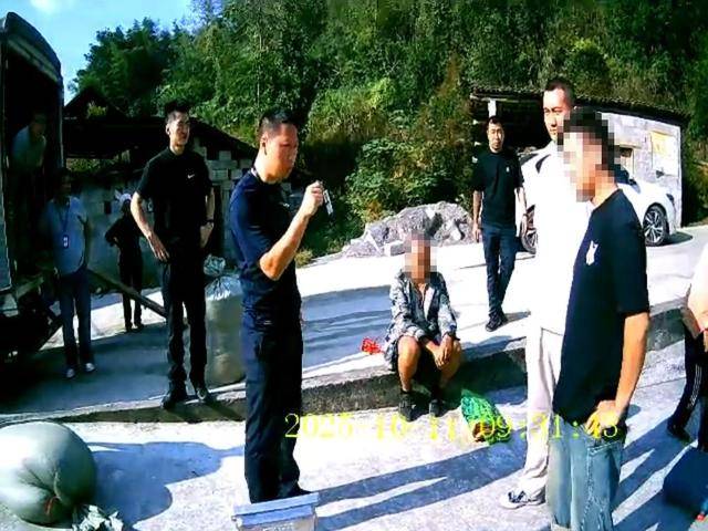 100斤玉米上秤秒变60斤？贵州一村民遭“鬼秤”骗粮！民警出手<strong></p>
<p>虚拟币黄白线</strong>，5人被拘