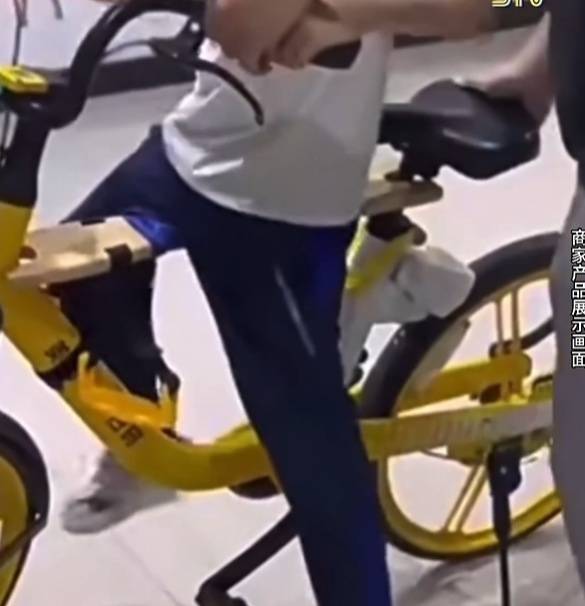 看着都疼<strong></p>
<p>虚拟币黄白线</strong>！上海街头一男子突然求助：10岁女儿被死死卡住！这个行为太危险→