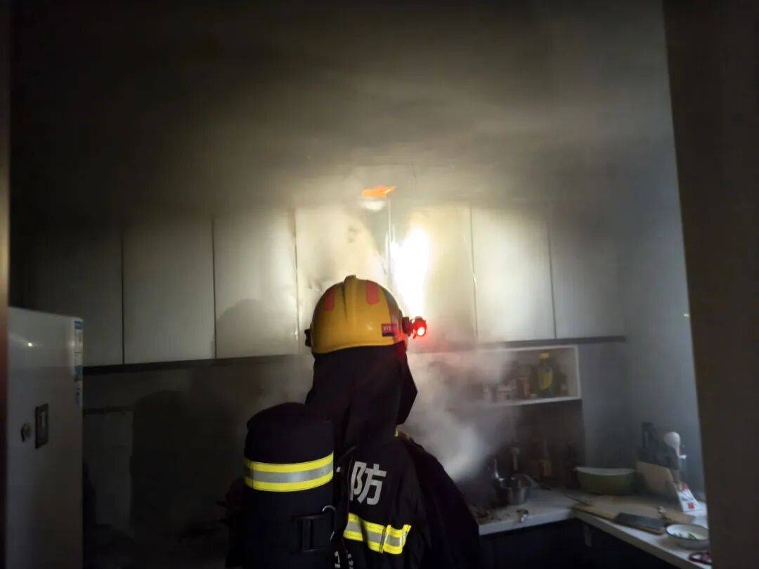 以案为鉴 | 家中起火前<strong></p>
<p>虚拟币黄白线</strong>，他们都曾接到一通电话……