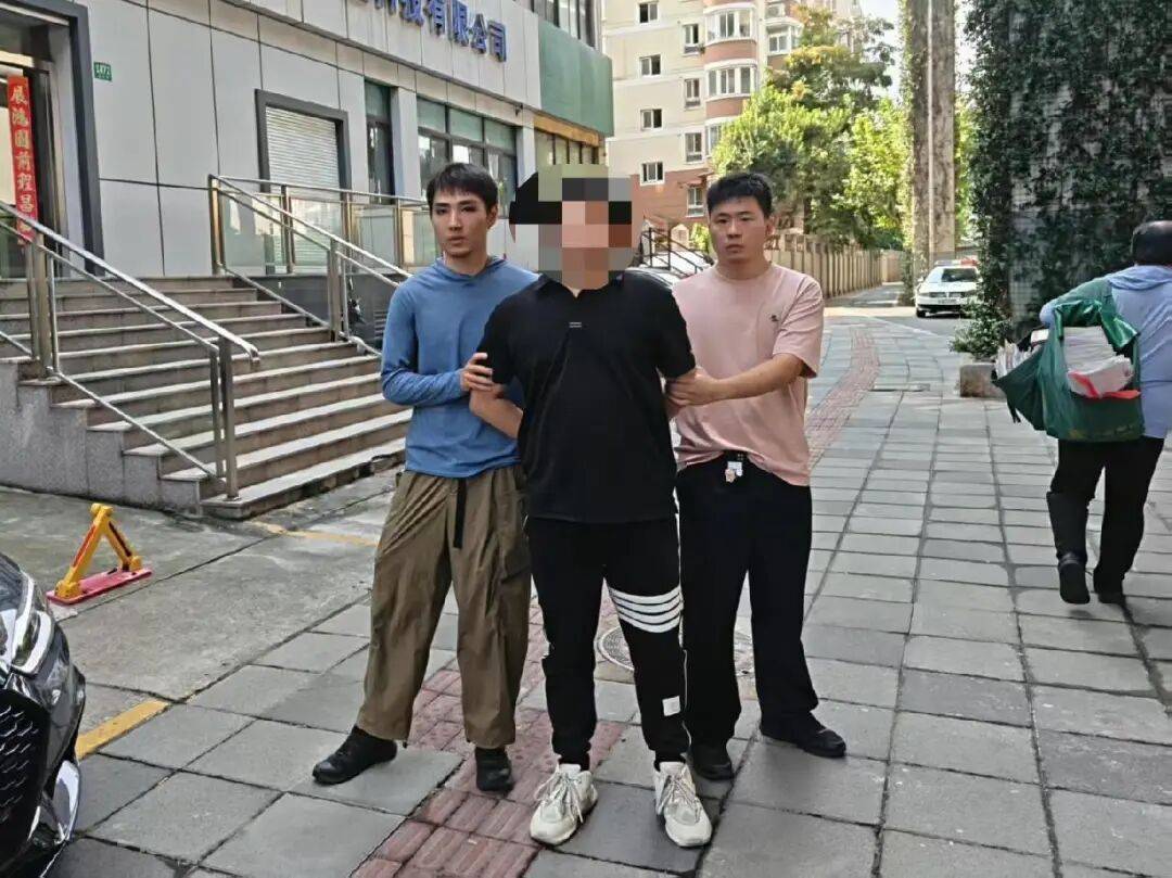 “我的微信名不叫这个<strong></p>
<p>快手直播送礼物</strong>，太恶心了吧”！上海一对房东房客，被中介做局了