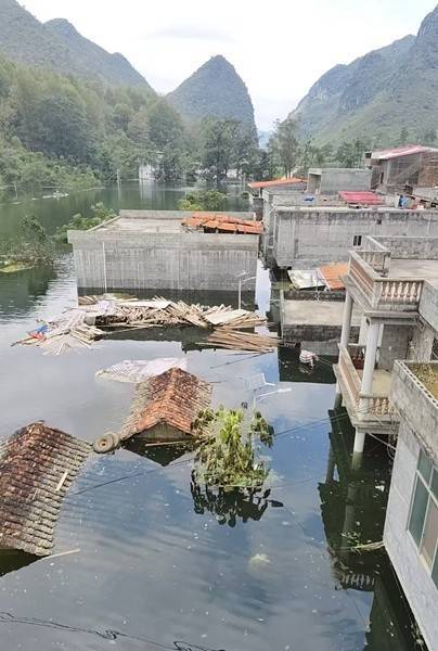 百色多个村庄被困水中已超半月<strong></p>
<p>快手直播送礼物</strong>，长涝难退为何重演？