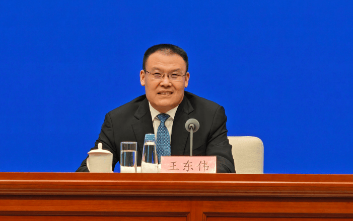 中央批准：财政部副部长王东伟<strong></p>
<p>快手直播送礼物</strong>，任安徽省委常委