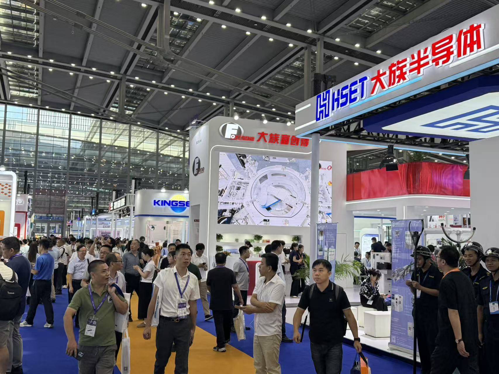 不止新凯来<strong></p>
<p>快手直播送礼物</strong>，逾115家深圳半导体企业亮相2025湾芯展
