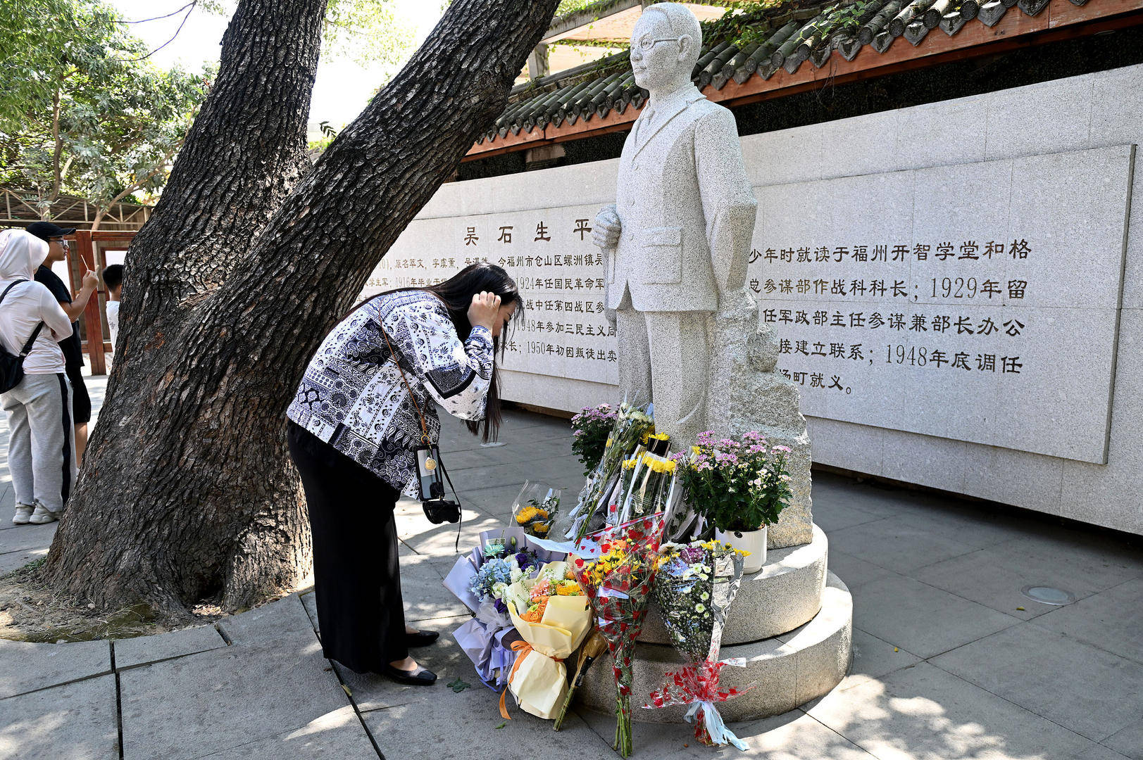 《沉默的荣耀》联合出品人：<strong></p>
<p>虚拟币断网</strong>我们最终选择向真实深深鞠躬