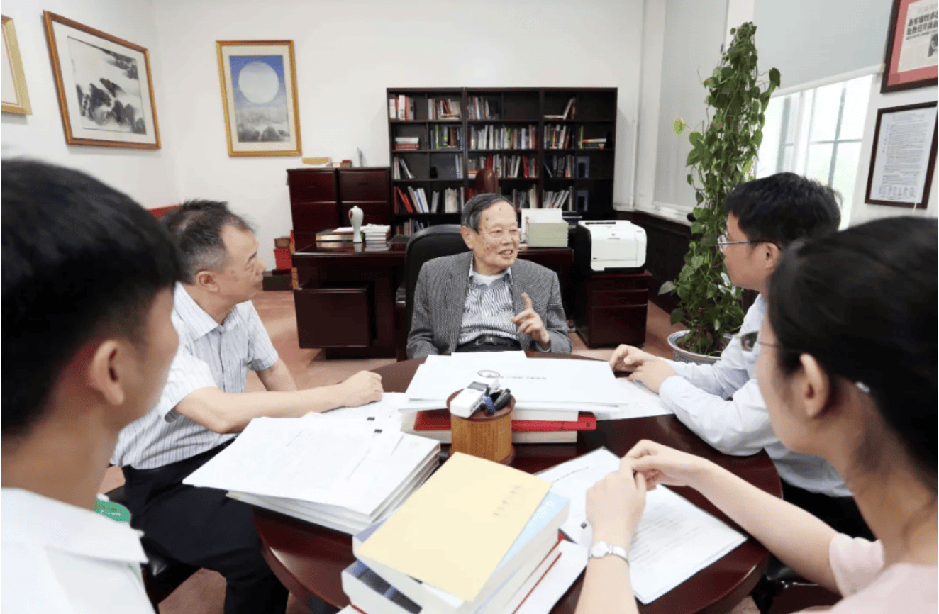 杨振宁为什么连续32年担任东莞理工学院名誉校长<strong></p>
<p>虚拟币断网</strong>？