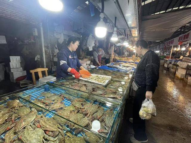 梭子蟹价格几近腰斩<strong></p>
<p>国家虚拟人民币</strong>！烟台海鲜市场迎来“实惠期”