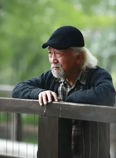 考古｜曝78岁李保田近况！找人维修窗户喝10元桶装水<strong></p>
<p>国家虚拟人民币</strong>，生活超朴素！