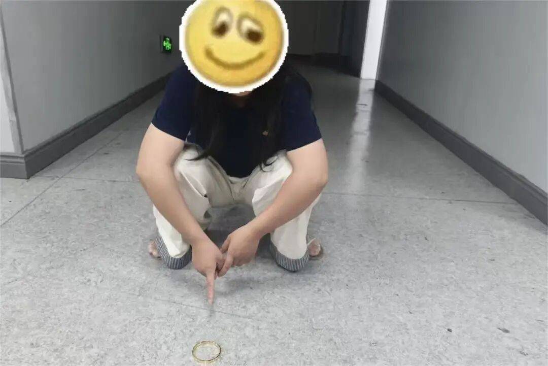 江西一新娘金手镯婚前被堂嫂掉包成铜手镯<strong></p>
<p>币安怎么样虚拟币充话费</strong>，堂嫂事后还淡定去吃席，目前已被采取刑事强制措施
