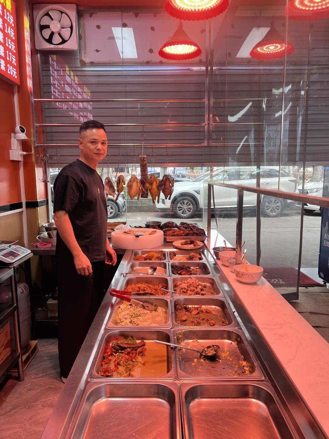 小伙到广州一猪脚饭店吃免费“2号餐”<strong></p>
<p>虚拟币的经营模式</strong>，突然跪地道谢，老板娘：以后要吃饭就直接过来