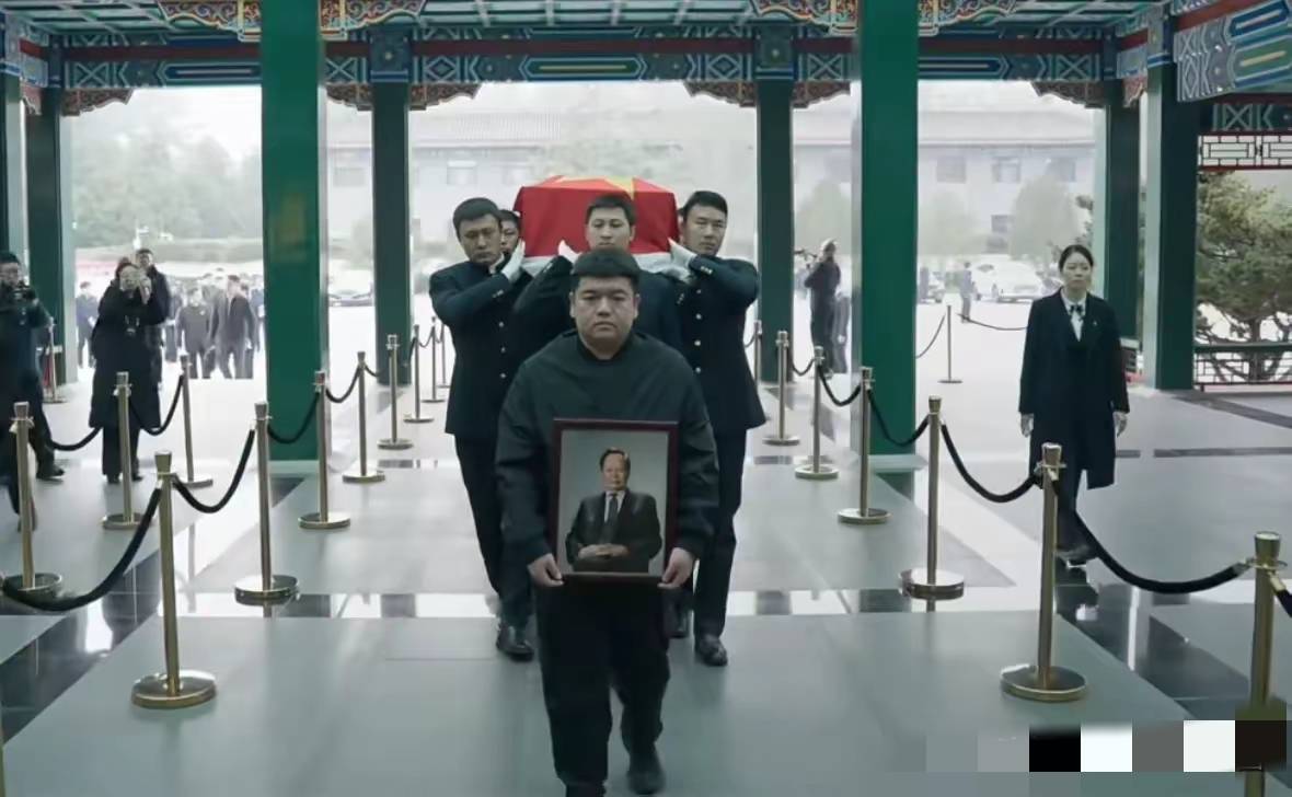 杨振宁追悼会很隆重<strong></p>
<p>招聘虚拟币运营</strong>,大儿子未现身,翁帆站家属首位,样子很憔悴