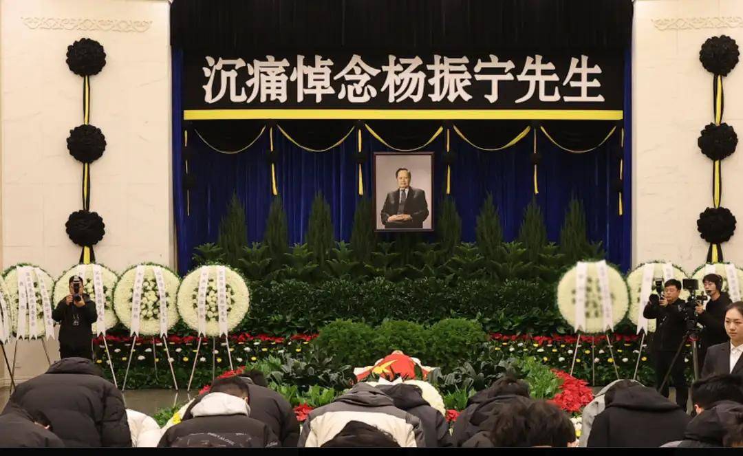 杨振宁追悼会很隆重<strong></p>
<p>招聘虚拟币运营</strong>,大儿子未现身,翁帆站家属首位,样子很憔悴