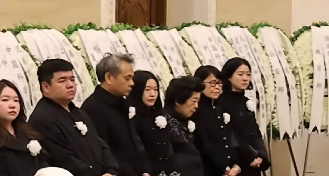 杨振宁追悼会很隆重<strong></p>
<p>招聘虚拟币运营</strong>,大儿子未现身,翁帆站家属首位,样子很憔悴