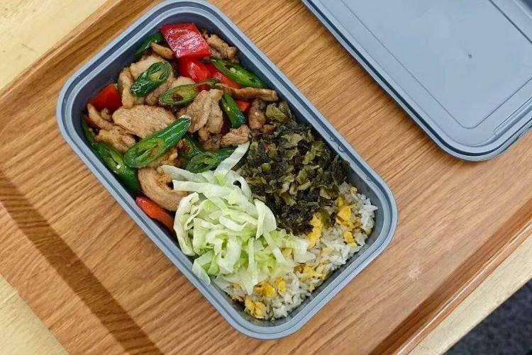 国铁成都局推出17元高铁盒饭:门店现炒<strong></p>
<p>招聘虚拟币运营</strong>,送餐到座