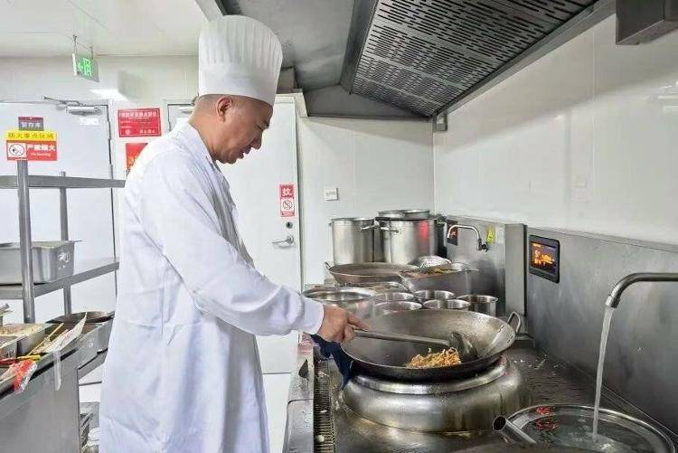 国铁成都局推出17元高铁盒饭:门店现炒<strong></p>
<p>招聘虚拟币运营</strong>,送餐到座