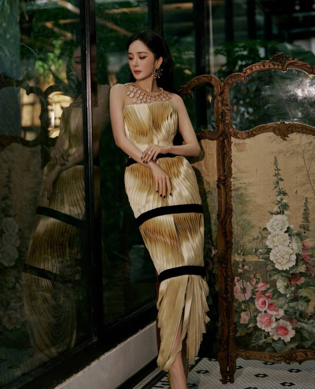 刘亦菲头顶满天星、周冬雨大胆透视装、杨幂顶级高定...VOGUE红毯谁赢了<strong></p>
<p>招聘虚拟币运营</strong>？