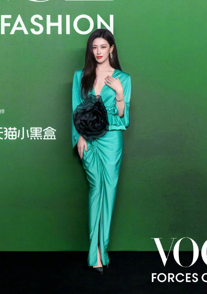 刘亦菲头顶满天星、周冬雨大胆透视装、杨幂顶级高定...VOGUE红毯谁赢了<strong></p>
<p>招聘虚拟币运营</strong>？