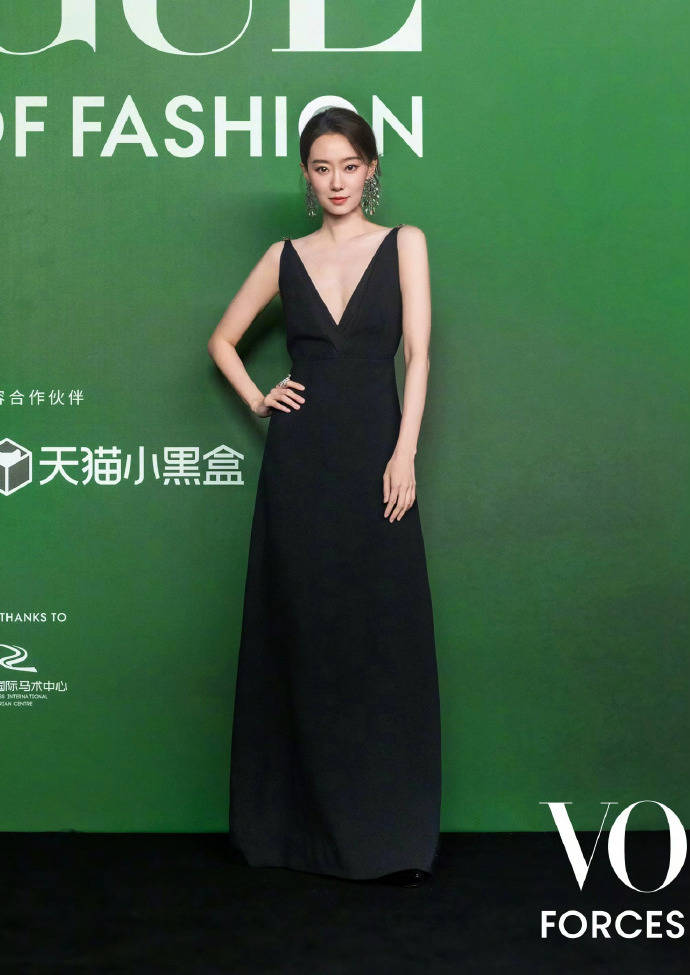 刘亦菲头顶满天星、周冬雨大胆透视装、杨幂顶级高定...VOGUE红毯谁赢了<strong></p>
<p>招聘虚拟币运营</strong>？