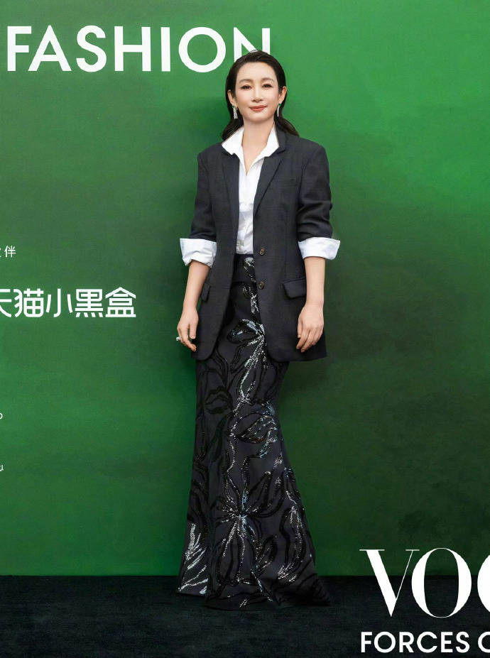 刘亦菲头顶满天星、周冬雨大胆透视装、杨幂顶级高定...VOGUE红毯谁赢了<strong></p>
<p>招聘虚拟币运营</strong>？