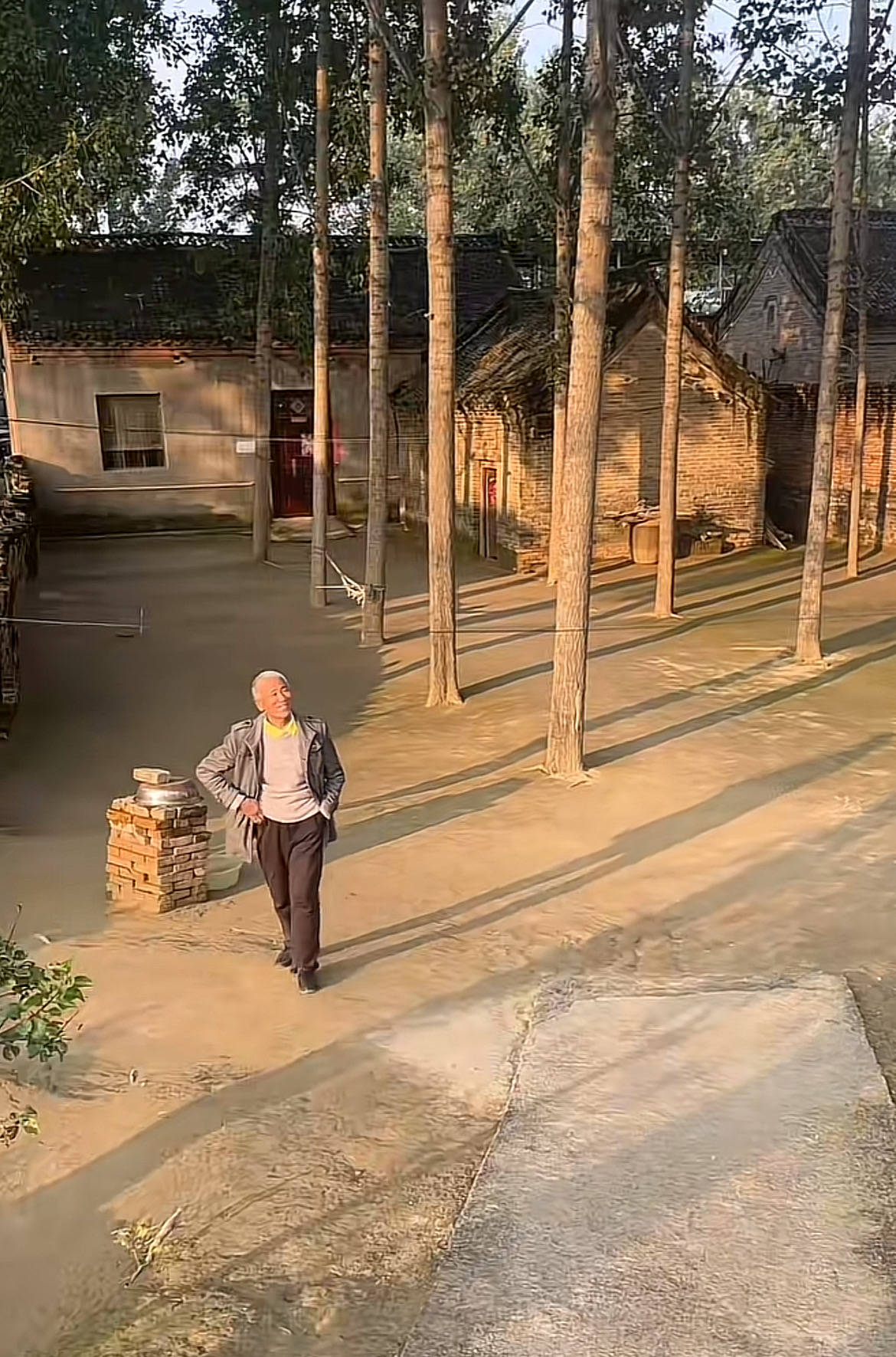 河南一大爷的院子因干净成网红打卡地<strong></p>
<p>招聘虚拟币运营</strong>,网友:像极了小时候家的样子,想拖鞋光脚丫子走