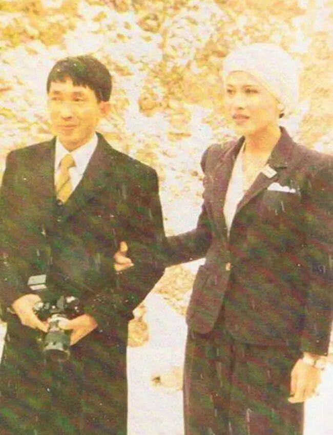 泰国王太后诗丽吉去世<strong></p>
<p>雷达币四虚拟货币</strong>,留下19顶奢华王冠和她的传奇一生