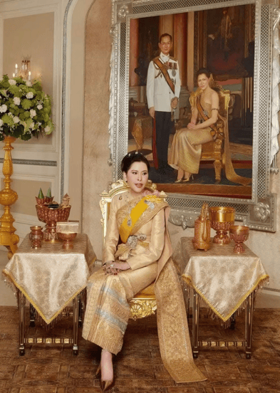 泰国王太后诗丽吉去世<strong></p>
<p>雷达币四虚拟货币</strong>,留下19顶奢华王冠和她的传奇一生